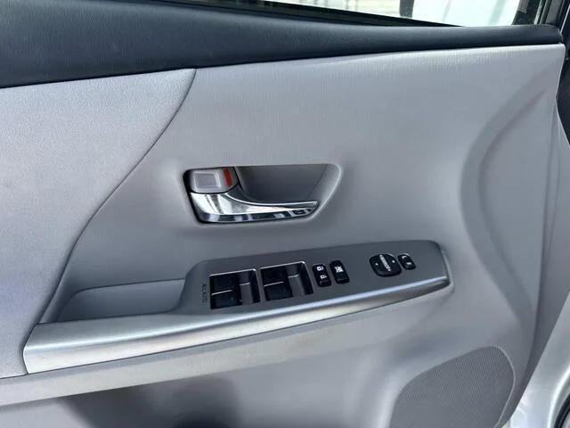 Used 2015 Classic Silver Metallic Toyota Three image 19