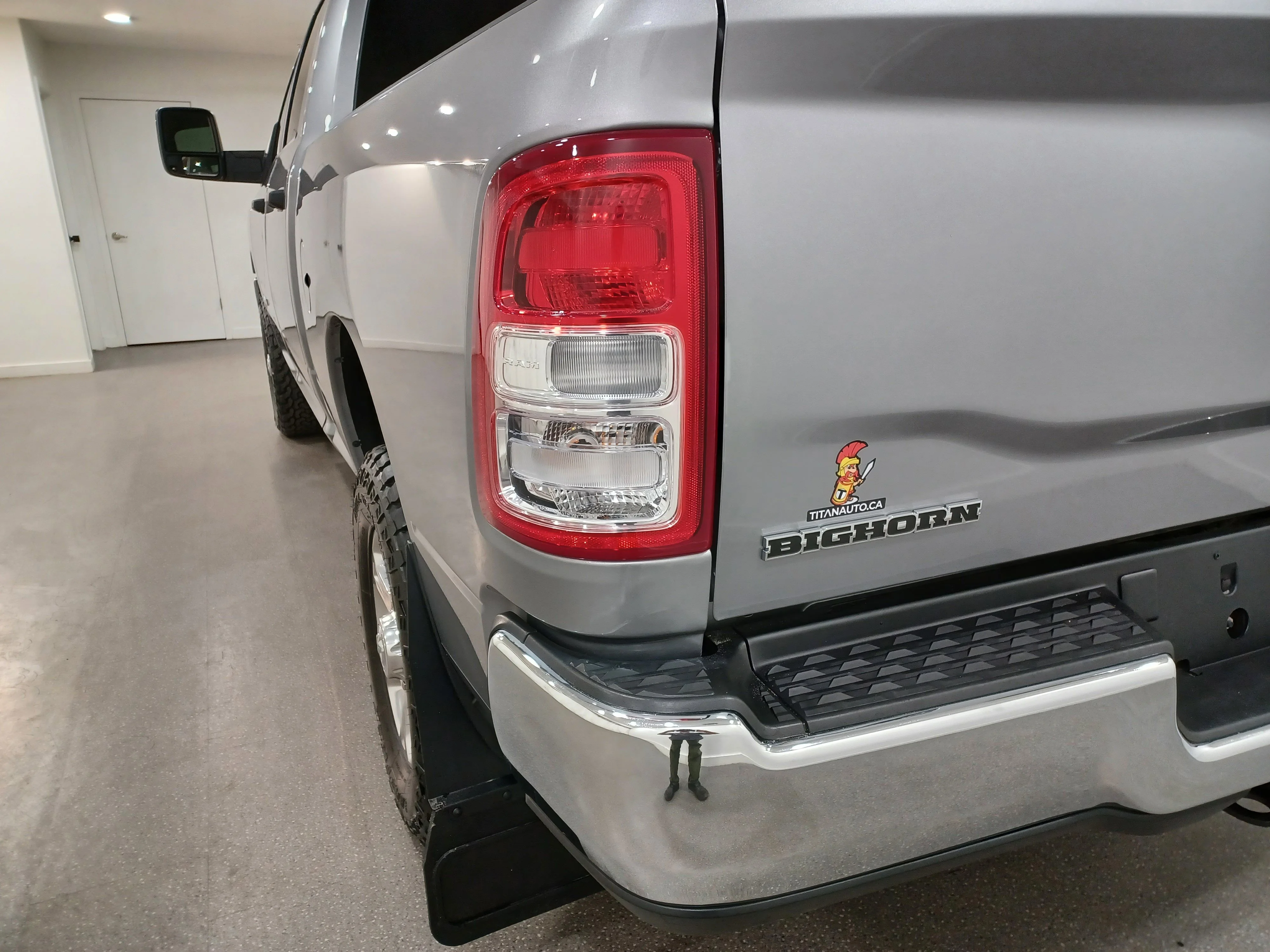 Certified Used 2024 Billet Silver Metallic Ram Bighorn 6.4L HEMI | 4x4 | 6 Pass | 6 Foot Box | Trailer Mirrors & Brake | Park Assist image 20