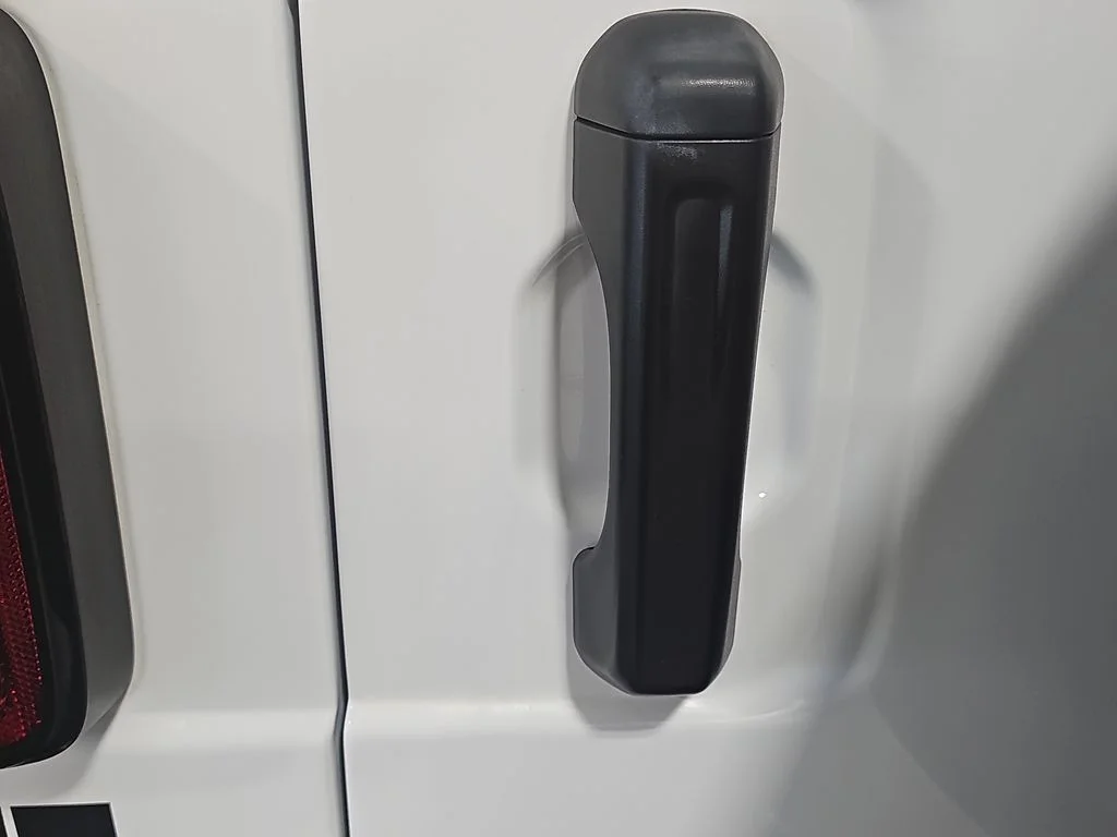 Used 2018 White Jeep Unlimited Sport S image 16