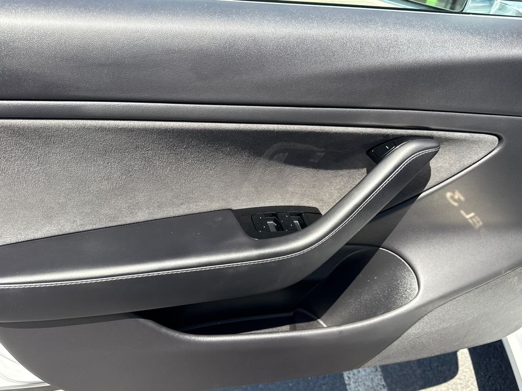 Used 2019 White Tesla Standard Range Plus image 26