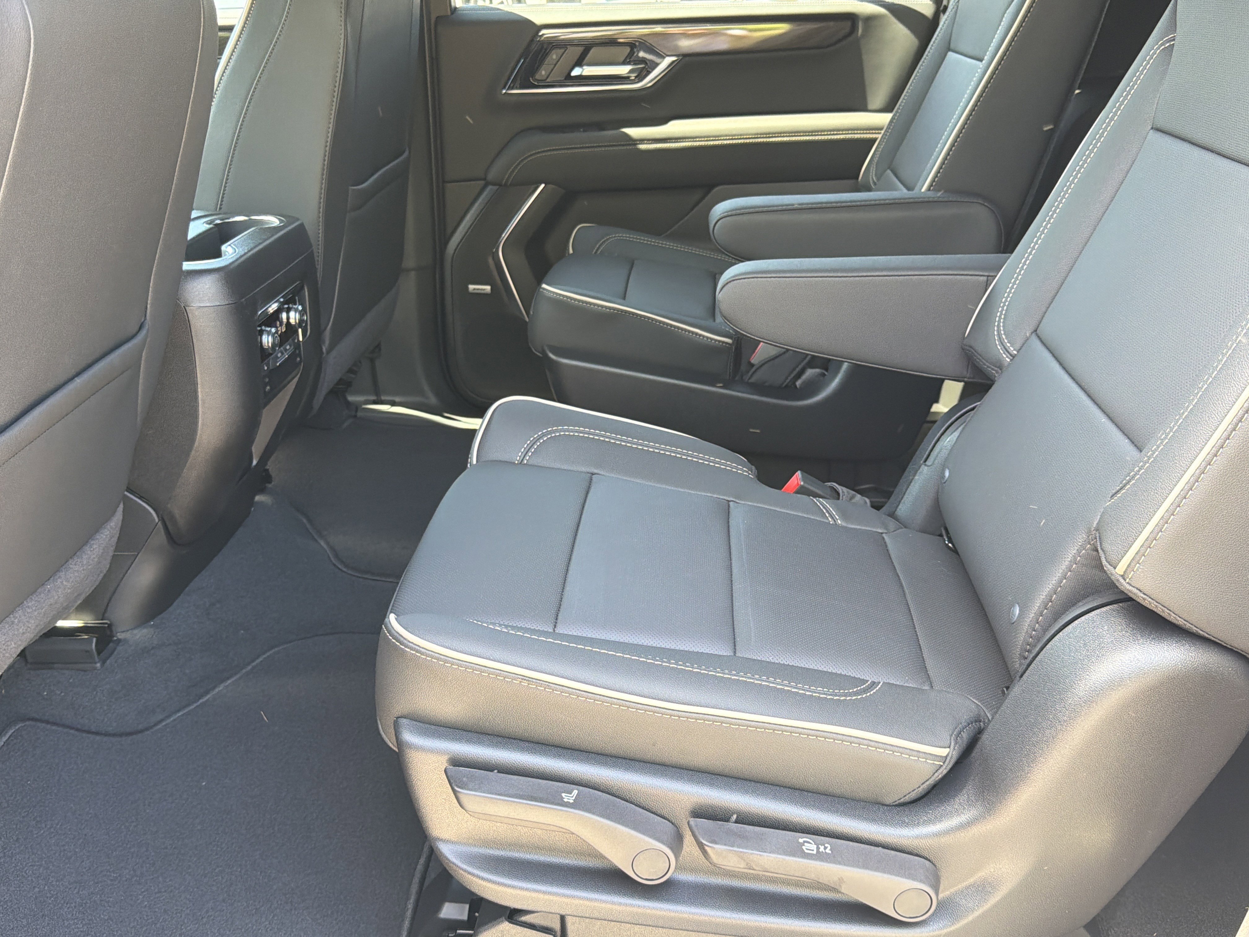 New 2026 Sterling Metallic GMC Elevation image 26