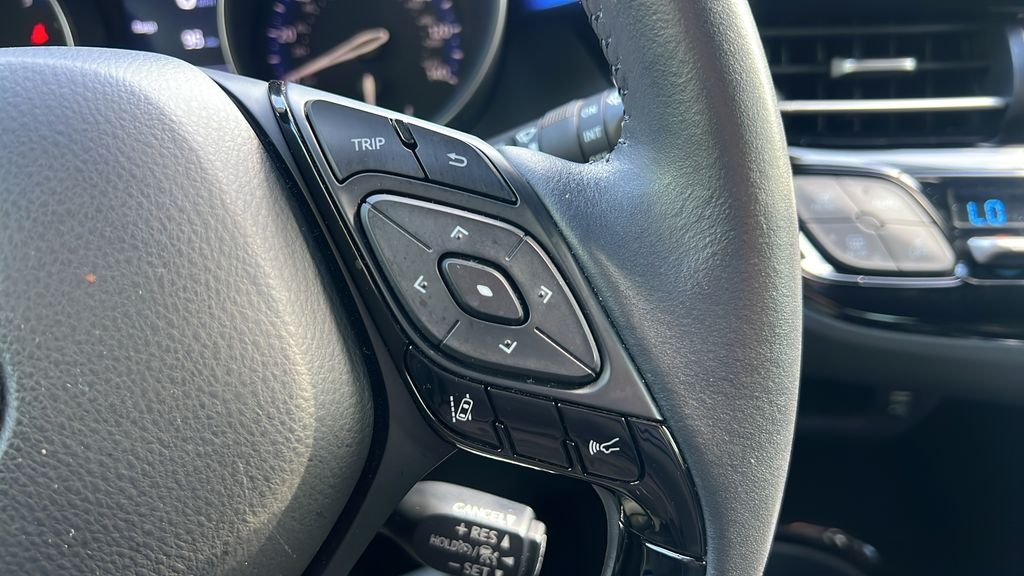 Used 2021 White Toyota XLE image 19