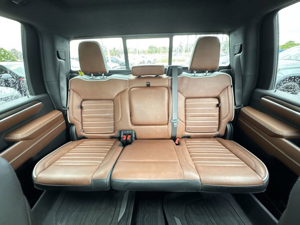 Used 2025 Onyx Black GMC Denali Ultimate image 28