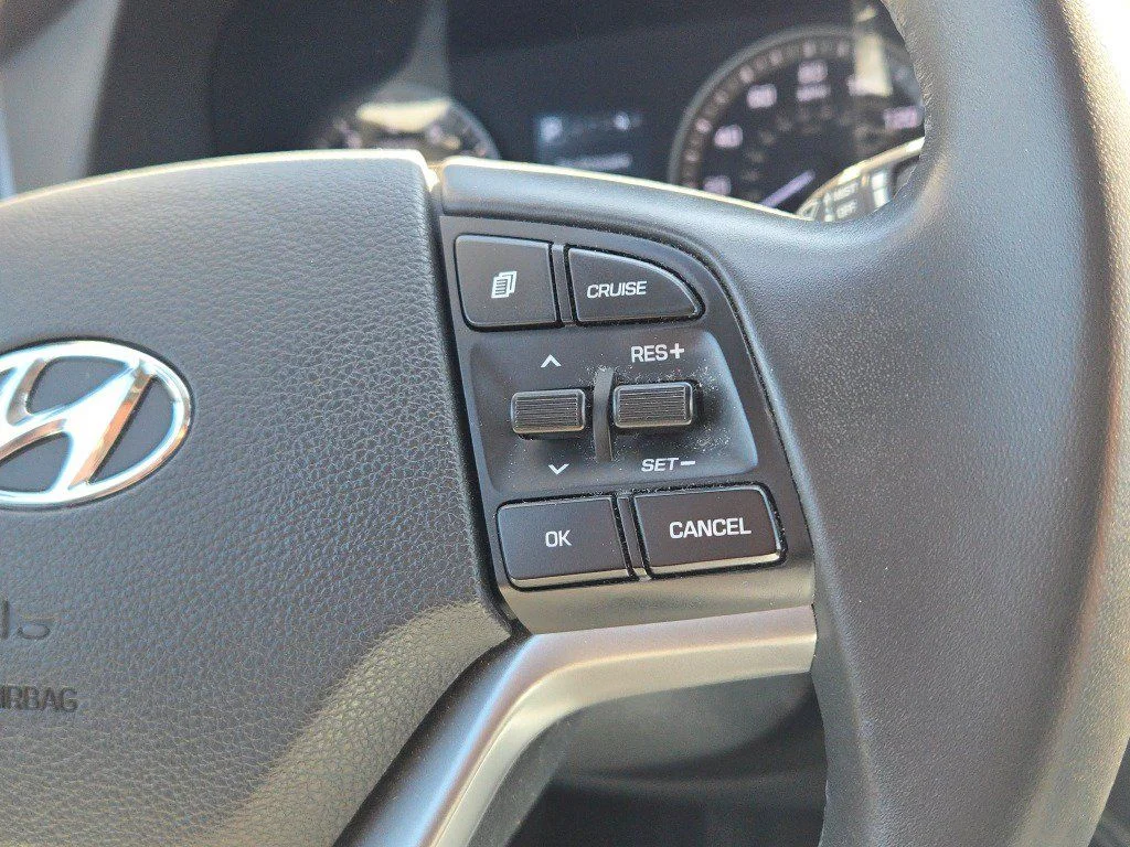Used 2017 Black Hyundai SE Plus image 30