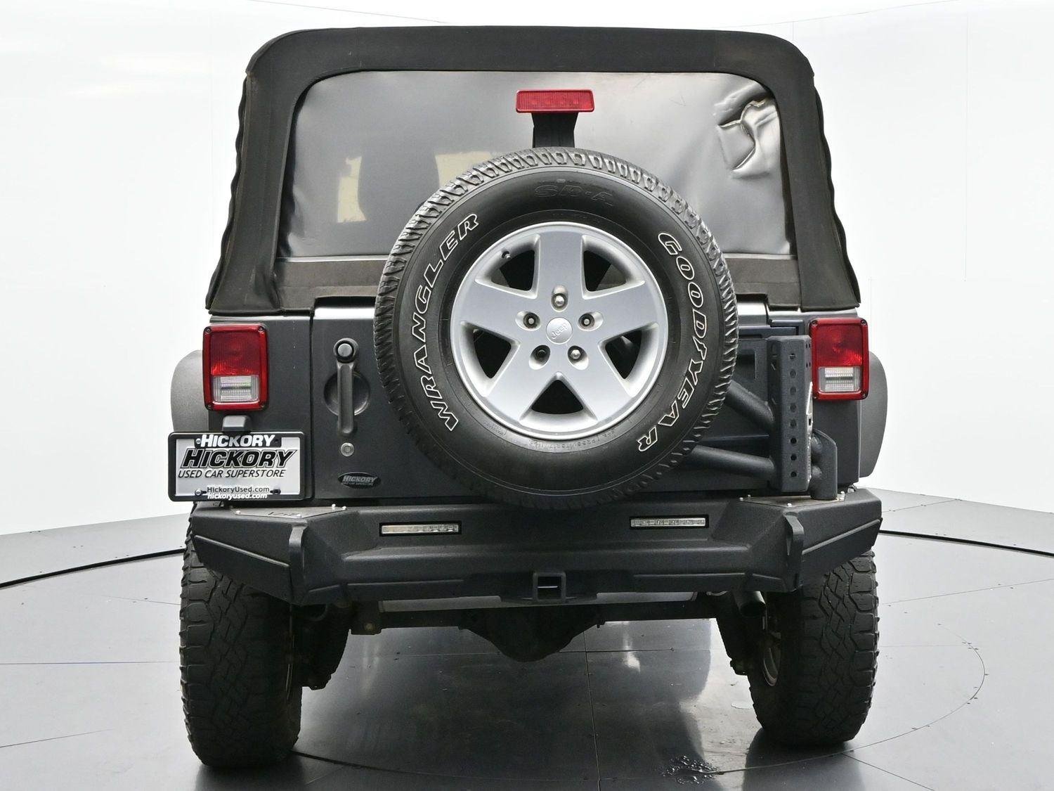 Used 2017 Granite Crystal Metallic Clearcoat Jeep Rubicon image 6