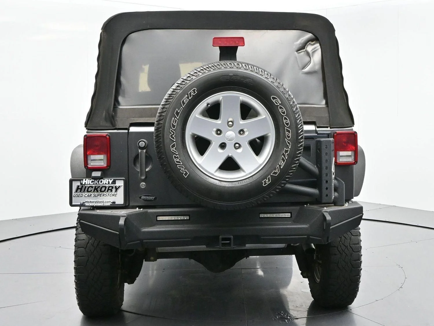 Used 2017 Granite Crystal Metallic Clearcoat Jeep Rubicon image 6