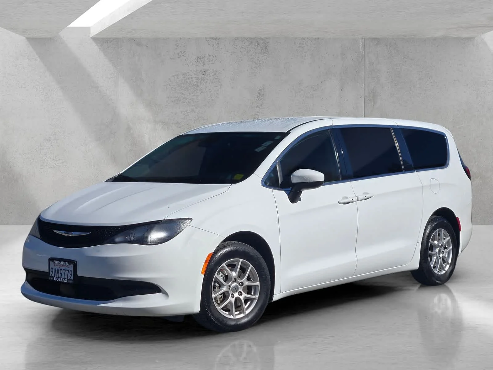 Used 2023  Chrysler LX image 8