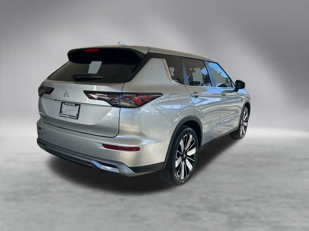 New 2026 Silver Mitsubishi SE 1.5T 2WD image 3