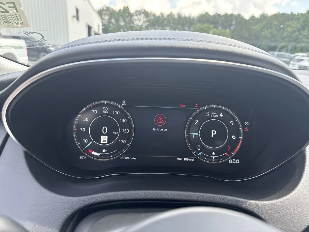 Used 2022  Jaguar P250 SE image 26