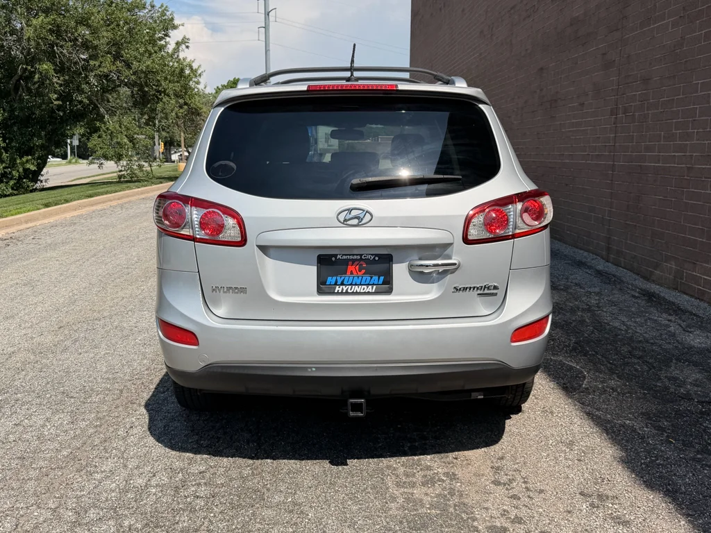 Used 2010 Radiant Silver Hyundai Limited image 4