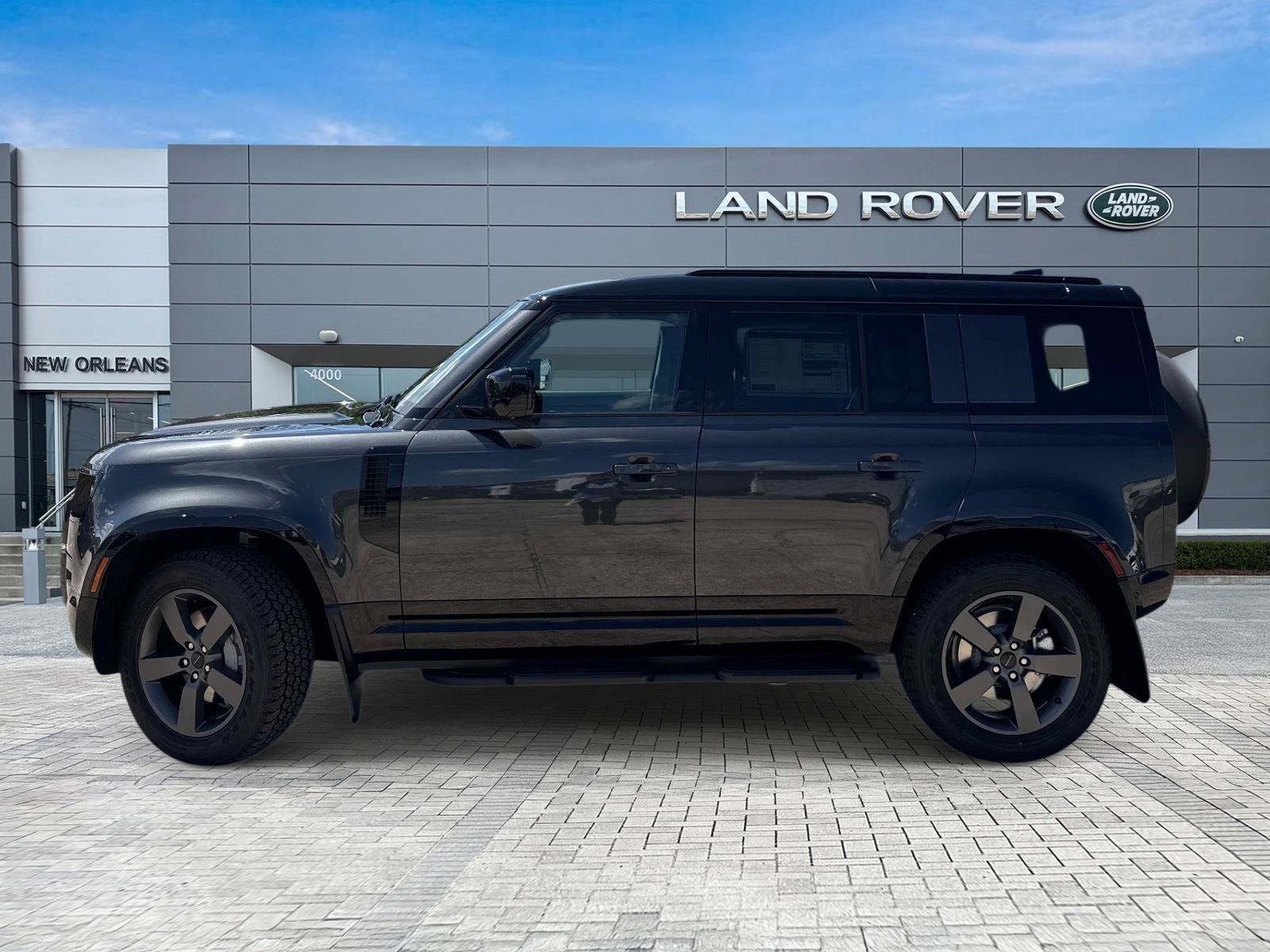 New 2026 Carpathian Grey Land Rover X-Dynamic SE image 2