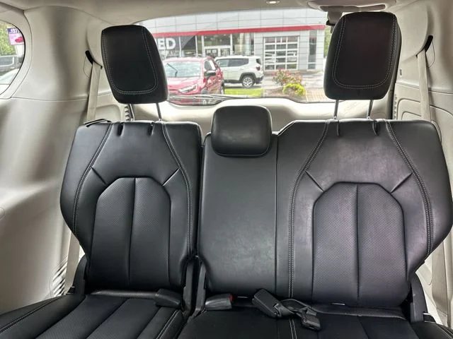 Used 2024 White Chrysler Select image 28
