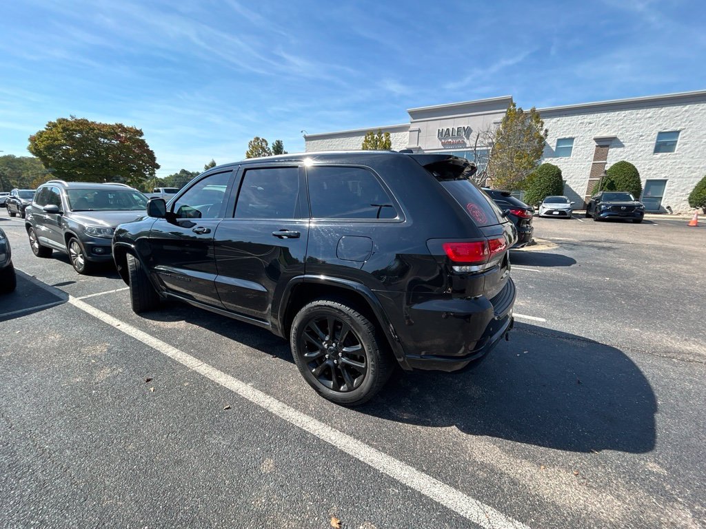 Used 2019 Black Jeep Altitude image 4