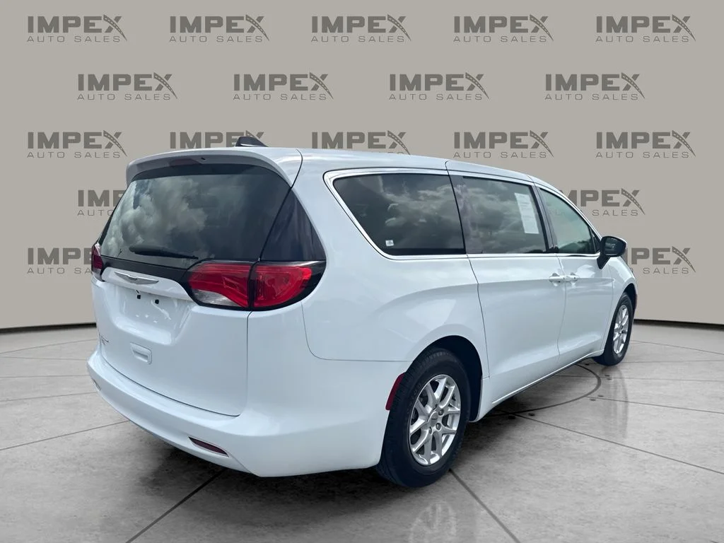 Used 2022 White Chrysler LX image 3