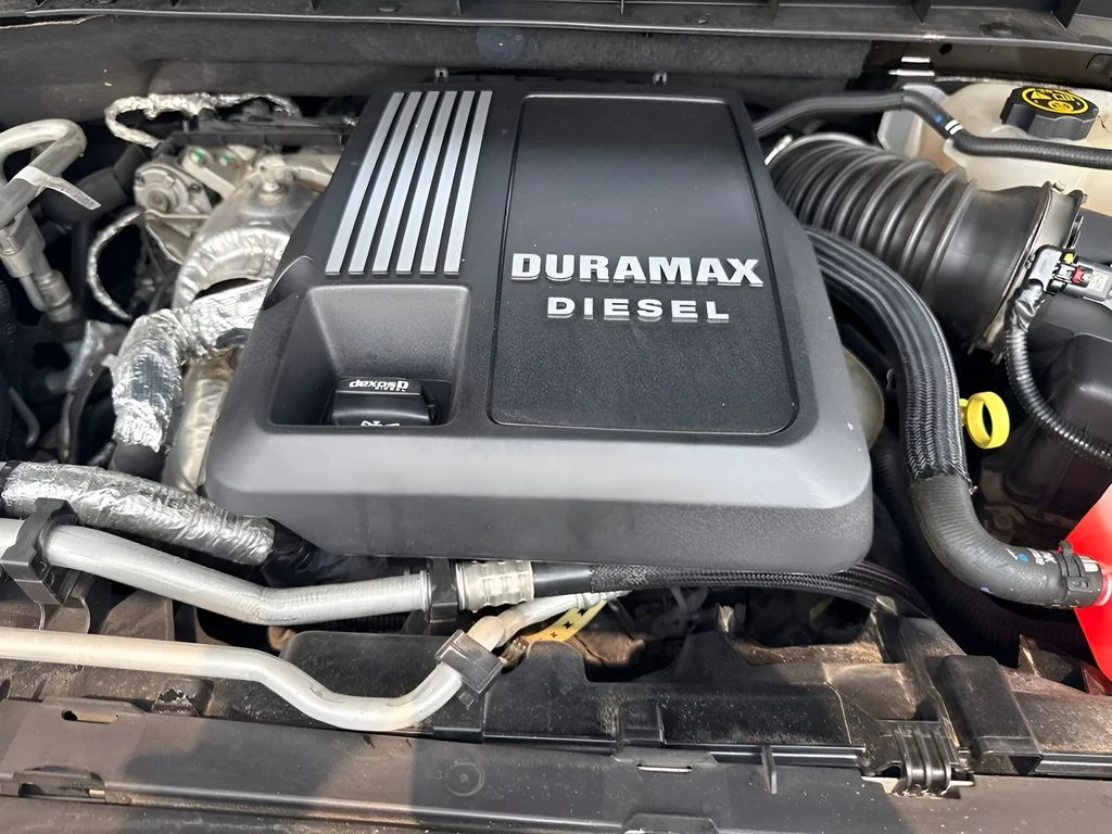 Used 2022 White GMC AT4 image 32