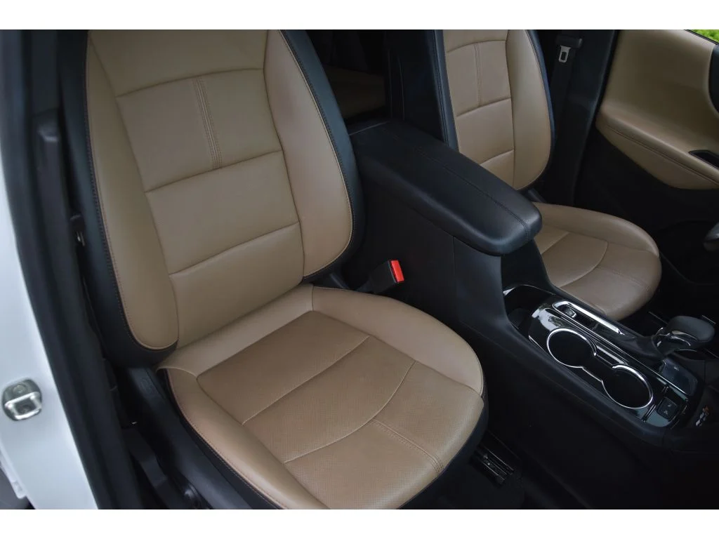 Used 2022 Iridescent Pearl Tricoat Chevrolet Premier image 30