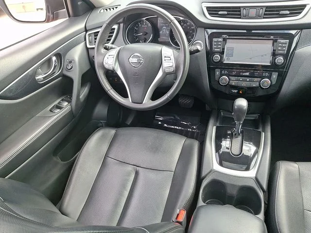 Used 2015 Red Nissan SL image 14