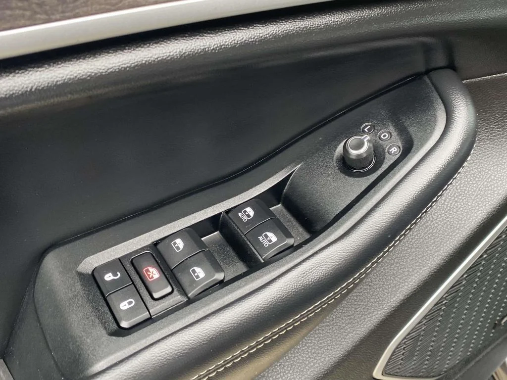 Used 2023 Gray Jeep Limited image 20