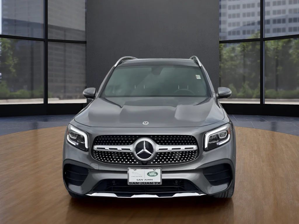 Used 2023  Mercedes-Benz GLB 250 image 2
