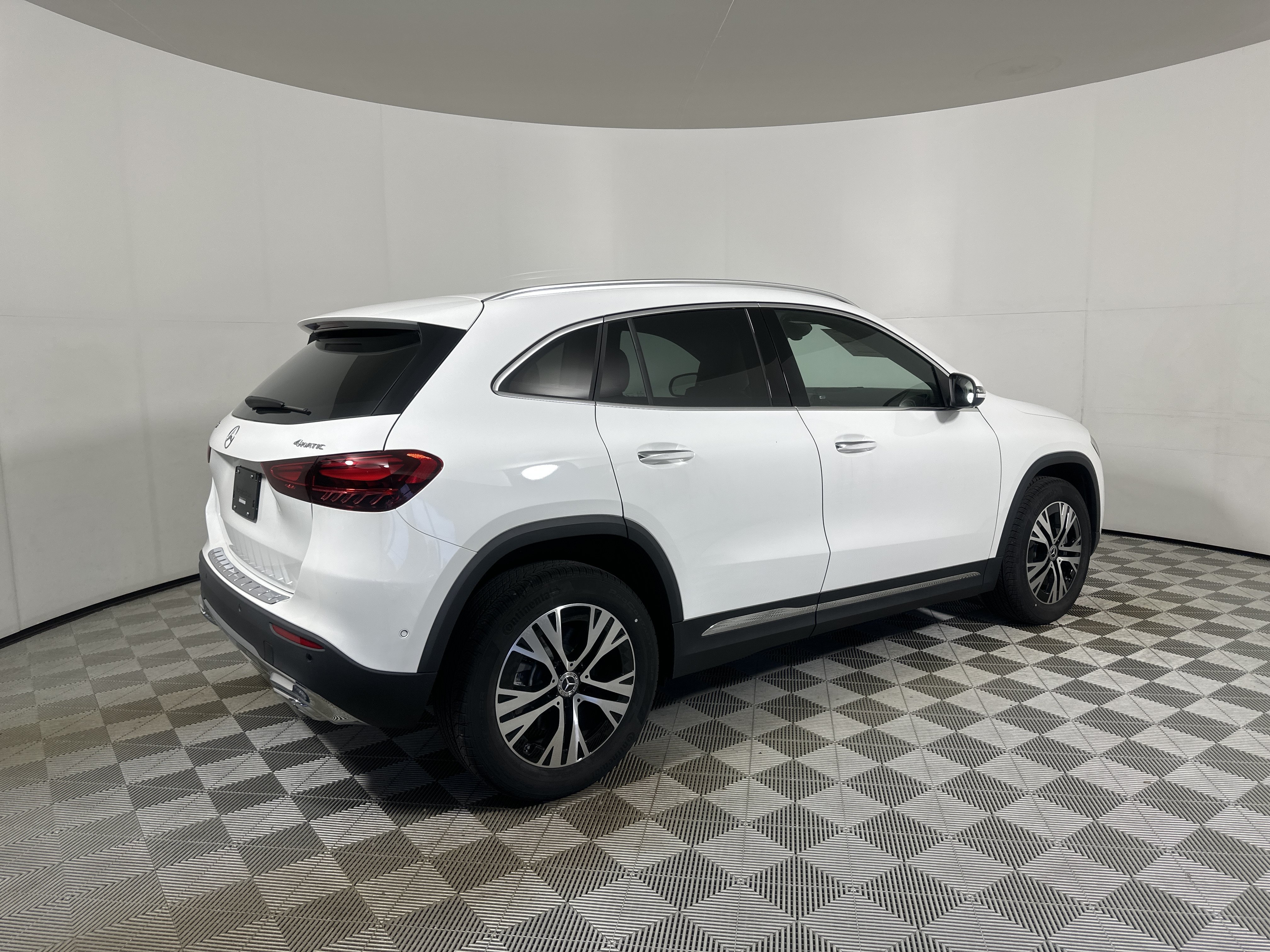 New 2026 POLAR WHITE Mercedes-Benz GLA 250 image 7