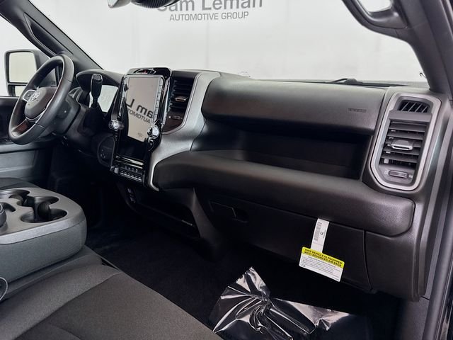 New 2026 Diamond Black Crystal Pearl-Coat Exterior Paint RAM Tradesman image 26
