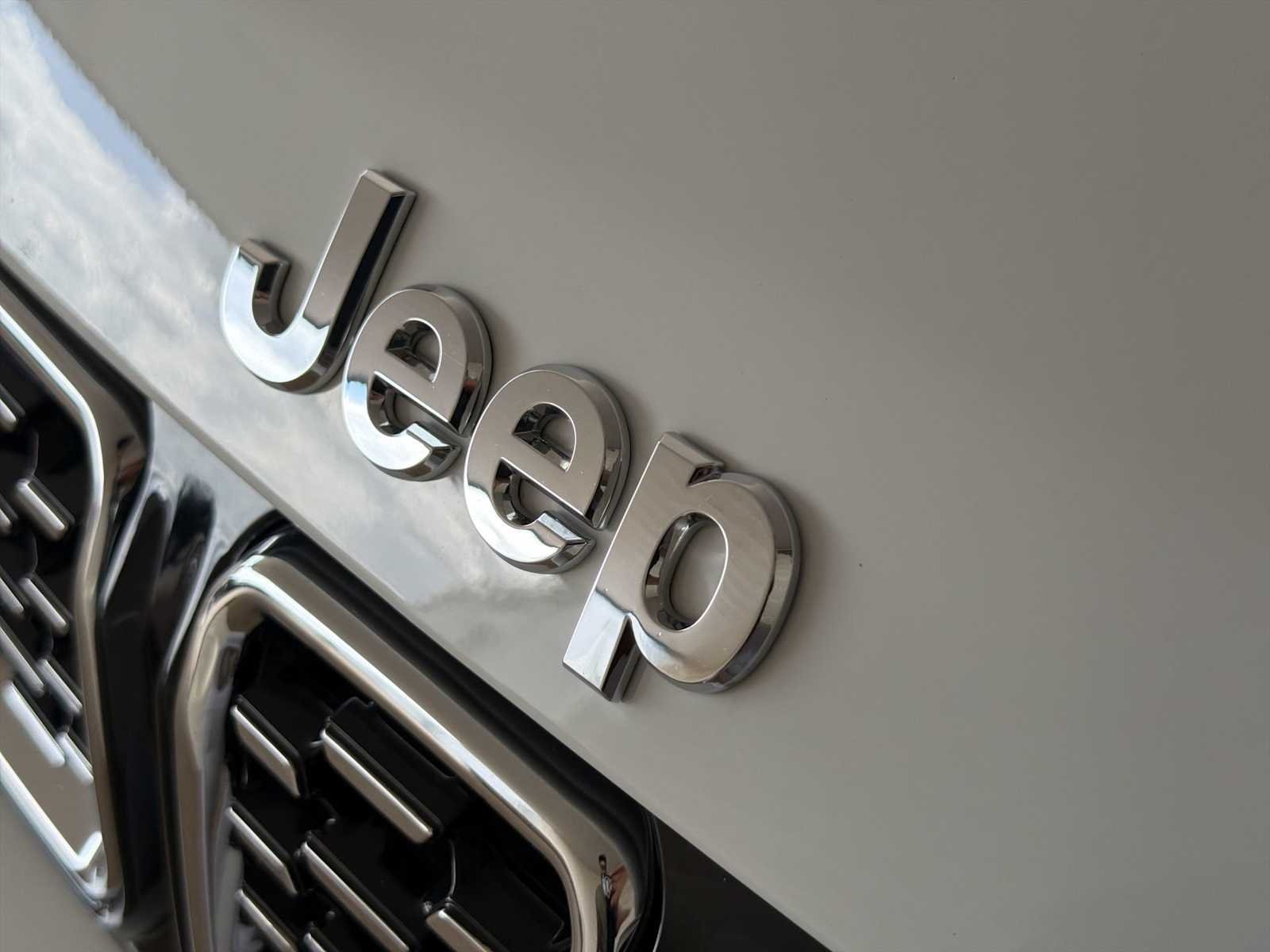 Used 2025 Bright White Clearcoat Jeep Limited image 31