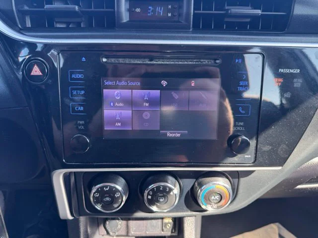 Used 2017 White Toyota L image 21