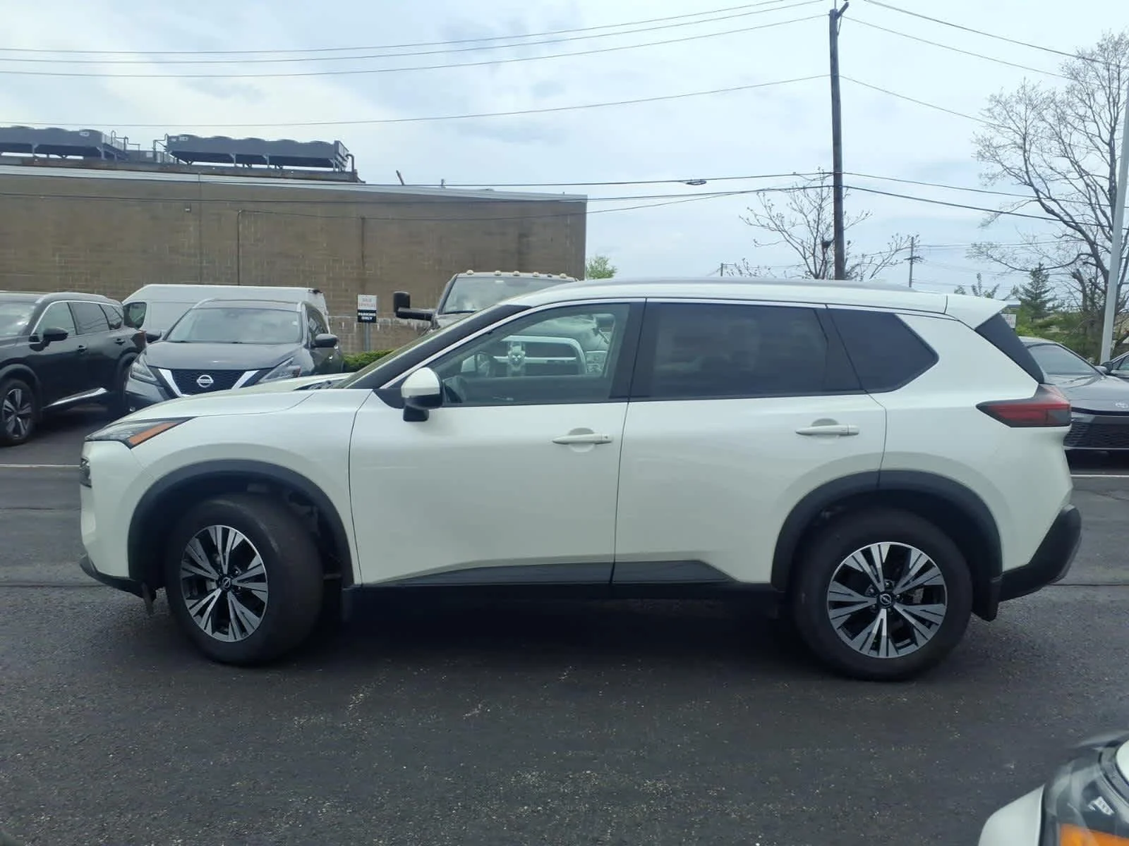 Certified Used 2023 Pearl White Tricoat Nissan SV image 8