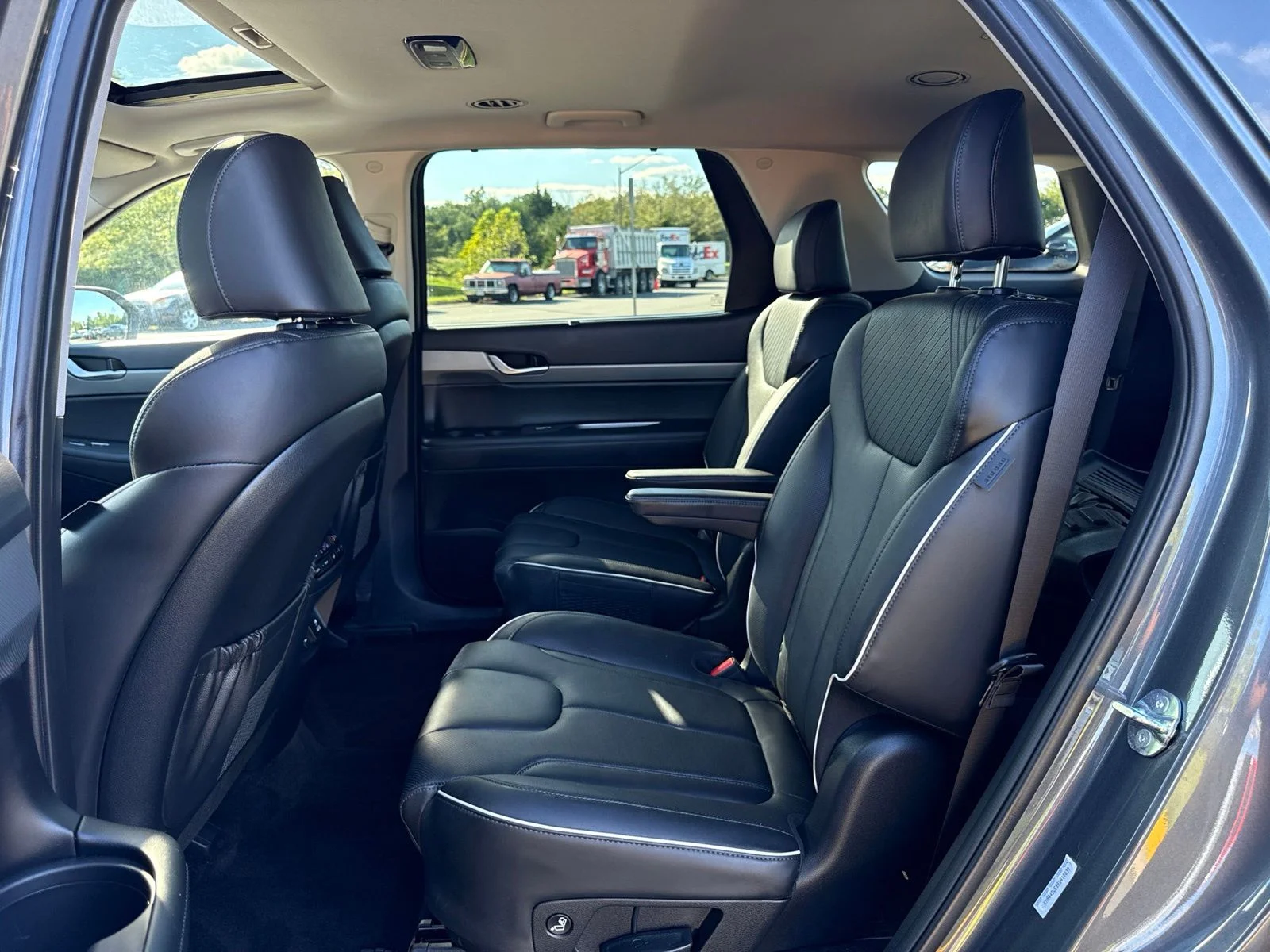 Used 2025 Gray Hyundai SEL Premium image 7