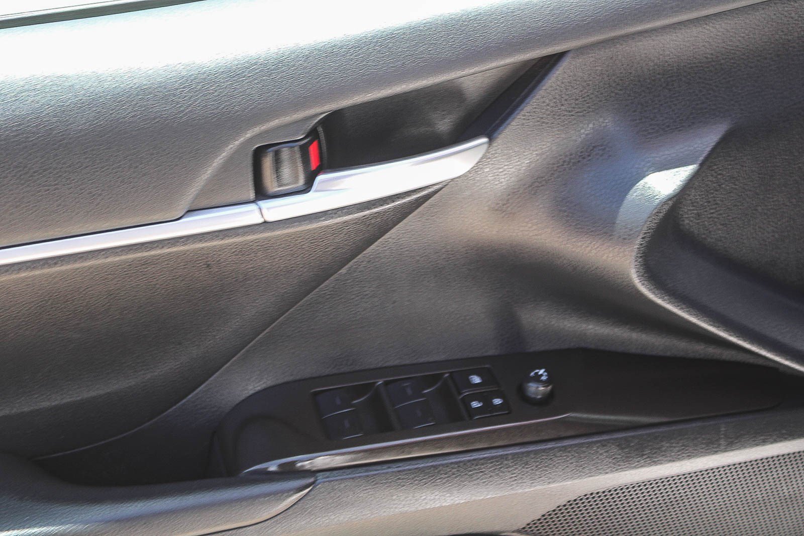 Certified Used 2023 Ice Toyota SE image 19