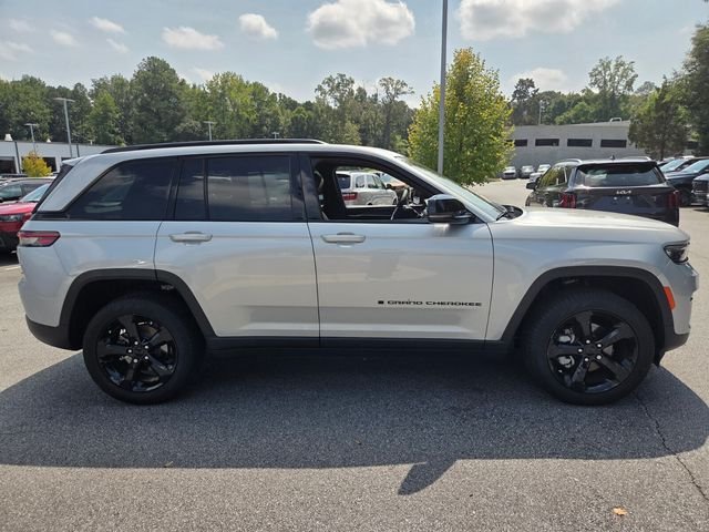 Used 2025 Silver Jeep Limited image 10