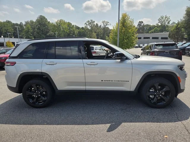 Used 2025 Silver Jeep Limited image 10