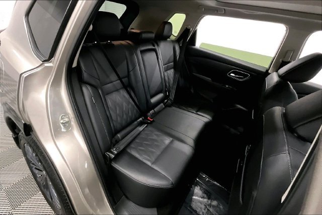 Used 2024 Champagne Silver Metallic Nissan Platinum image 26
