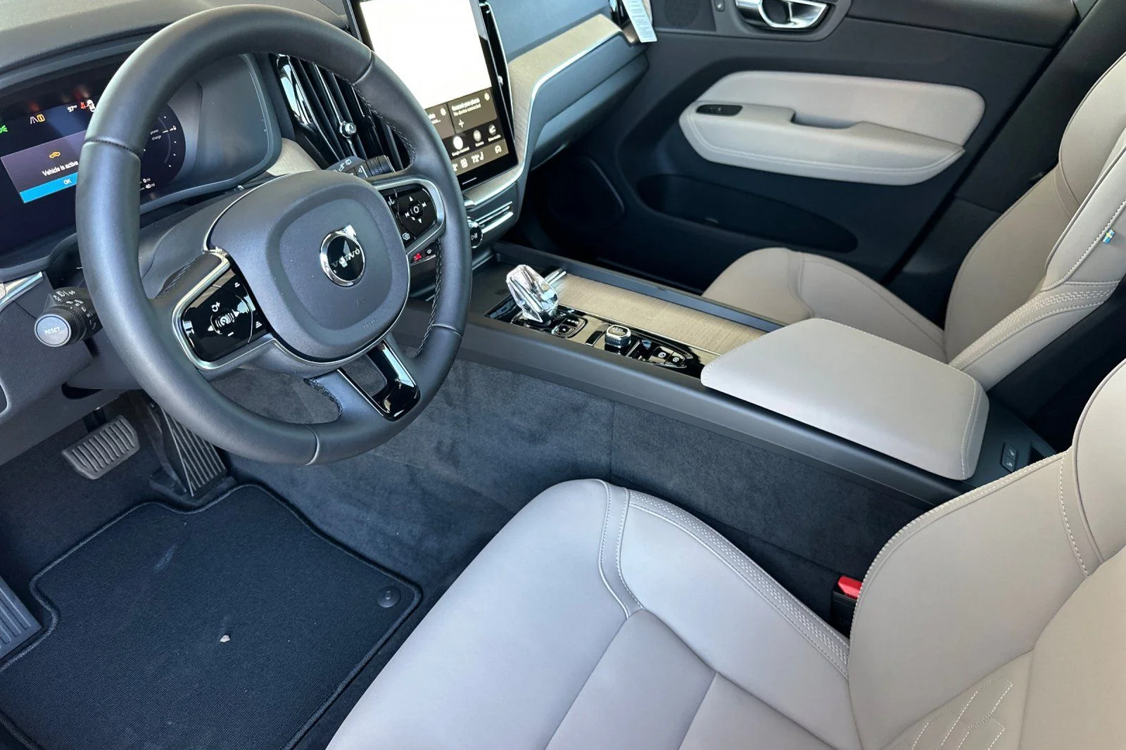 New 2026 Crystal White Volvo Plus image 9