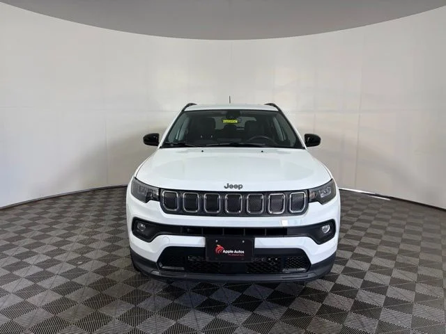 Certified Used 2022 White Jeep Latitude Lux image 2