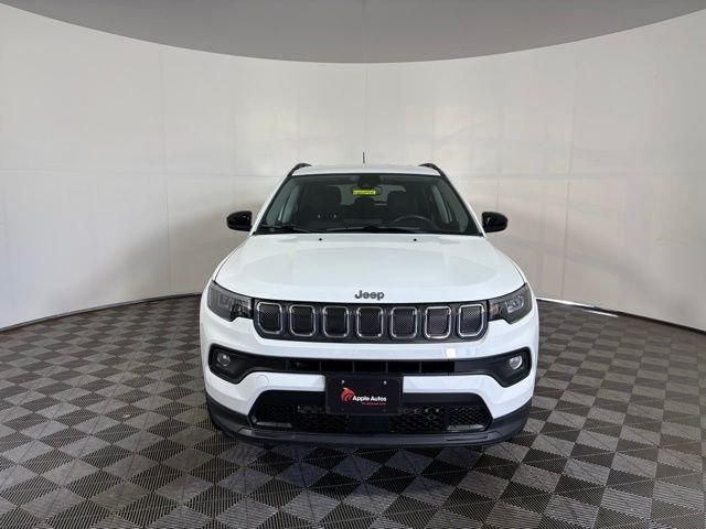 Certified Used 2022 White Jeep Latitude Lux image 2