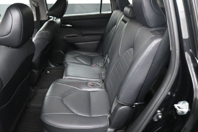 Used 2021 Black Toyota XLE image 20