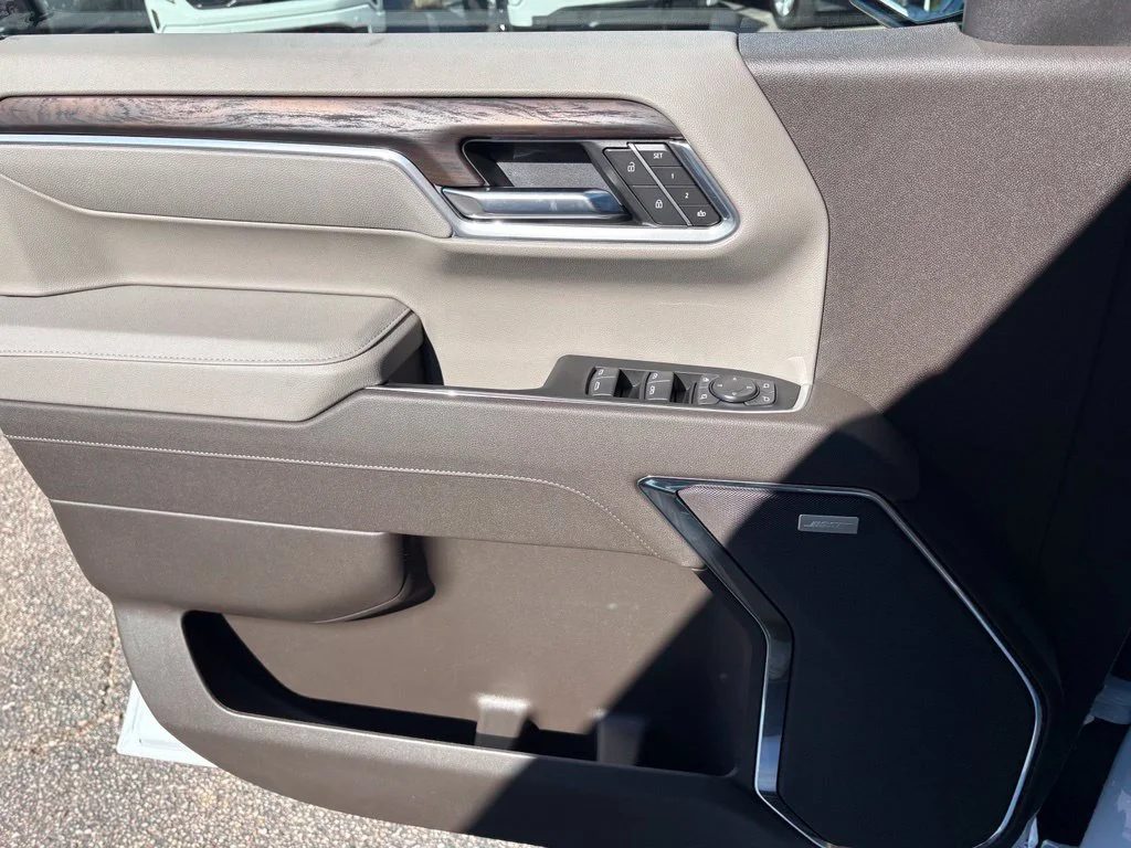 New 2026 Glacier White Tricoat GMC SLT image 25