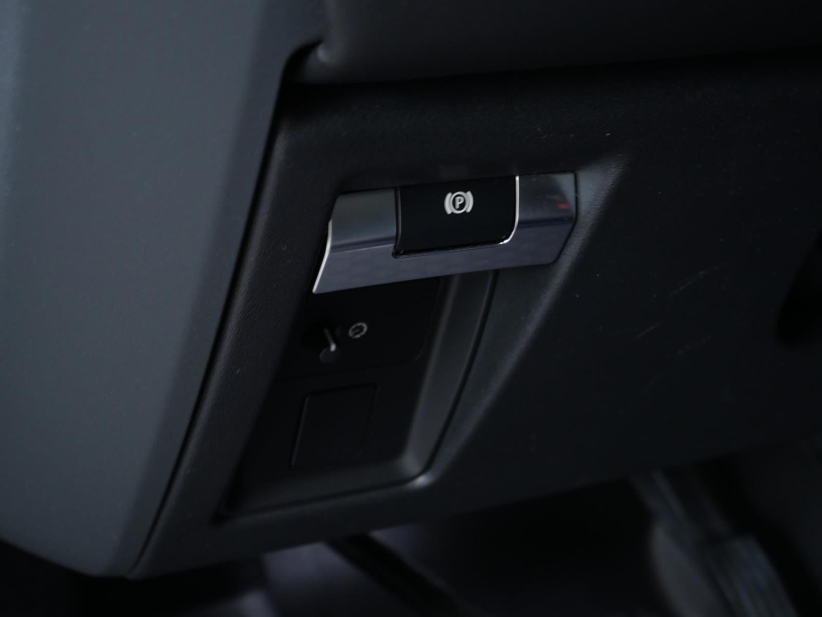Used 2022 Gondwana Stone Metallic Land Rover X-Dynamic HSE image 18