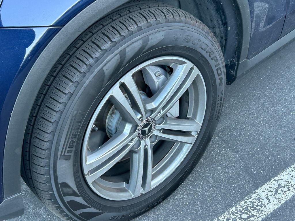 Used 2022  Mercedes-Benz GLC 300 image 3