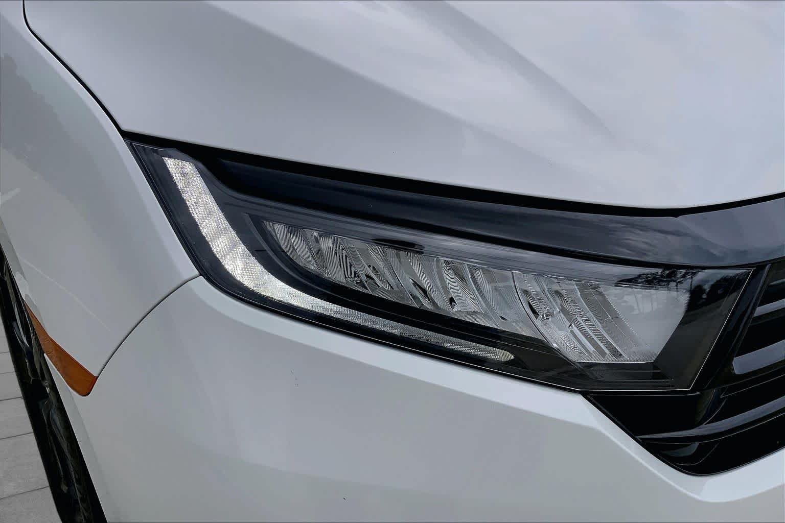 Used 2024 Platinum White Pearl Honda Sport image 27