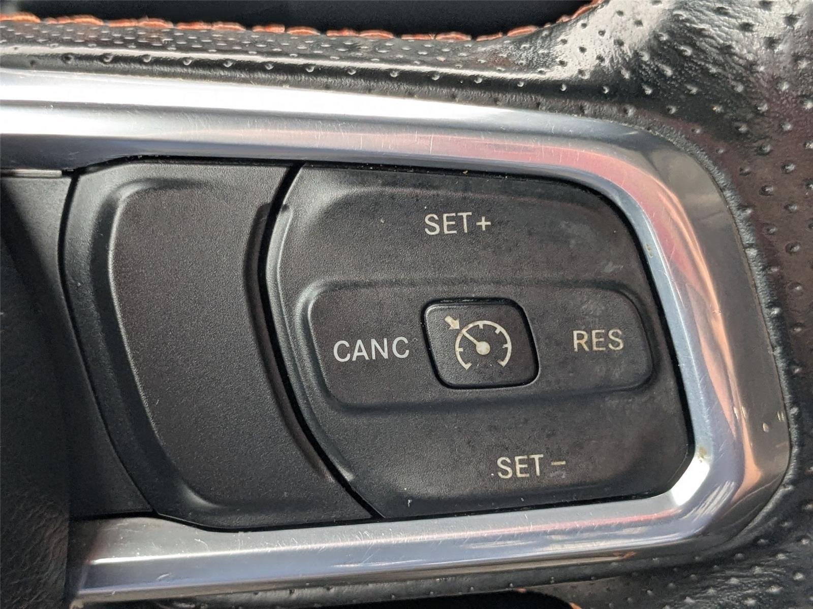 Used 2022 Black Clearcoat Jeep Mojave image 15