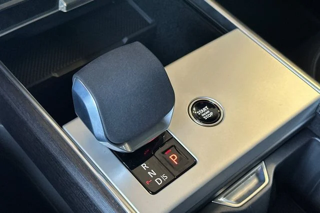 New 2026 Santorini Black Land Rover SE image 21