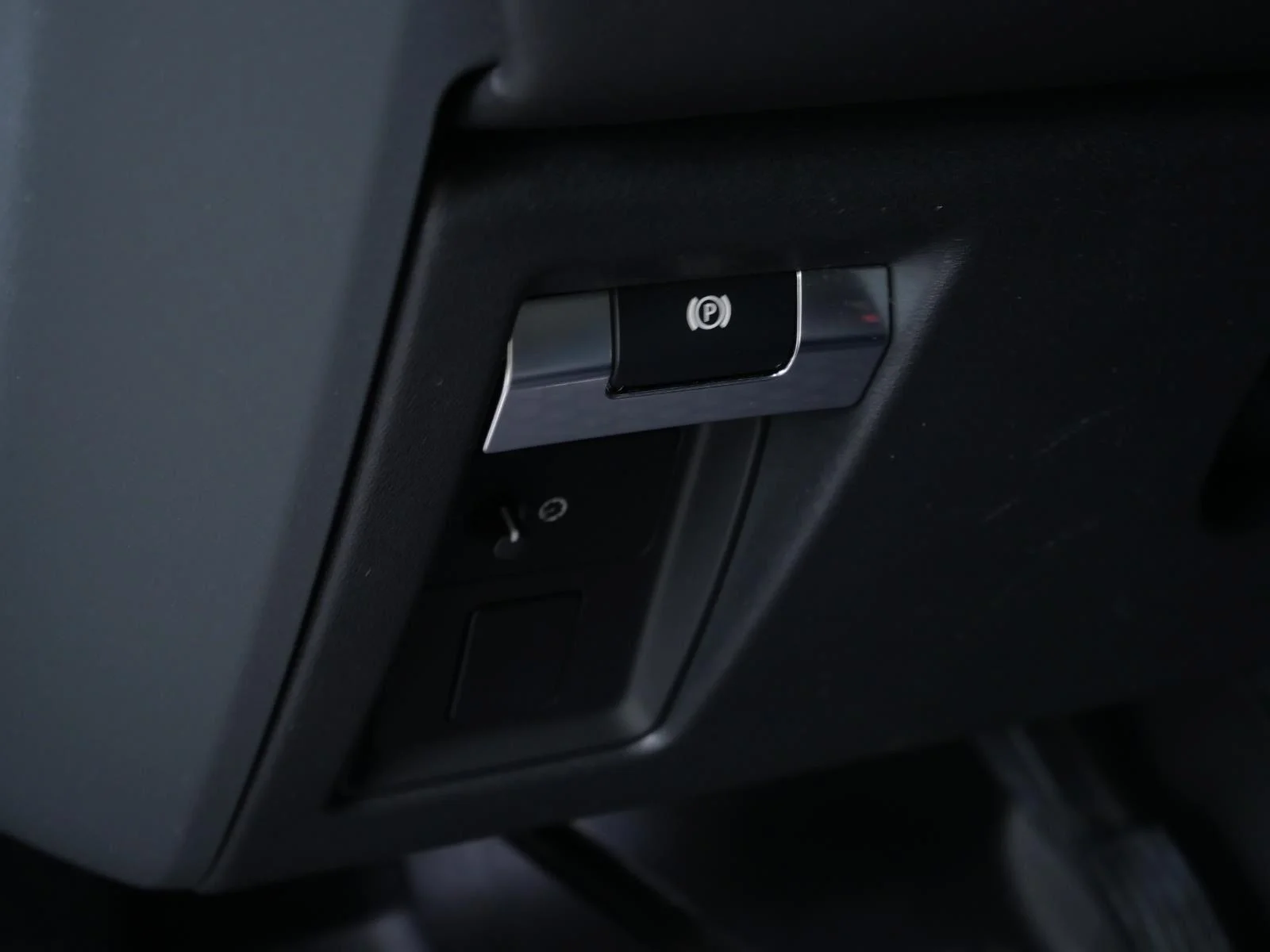 Used 2022 Gondwana Stone Metallic Land Rover X-Dynamic HSE image 19