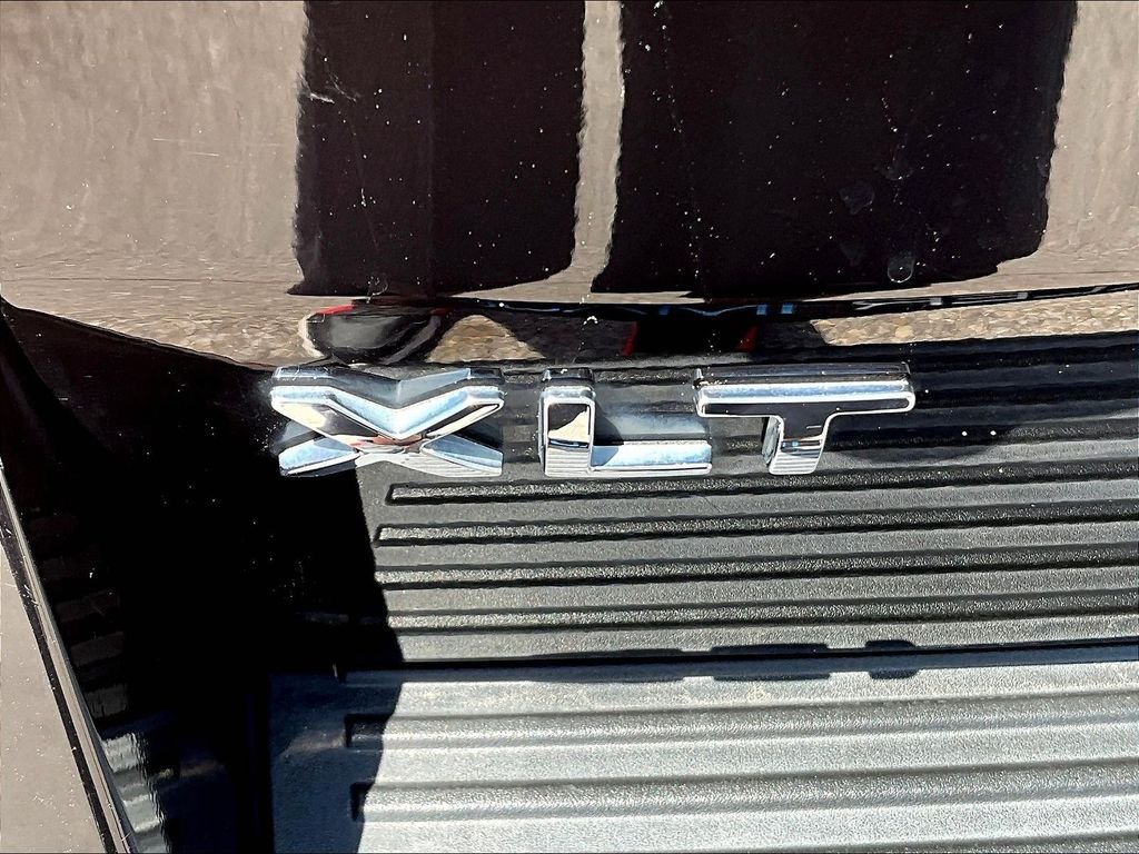 Used 2021 Black Ford XLT image 25