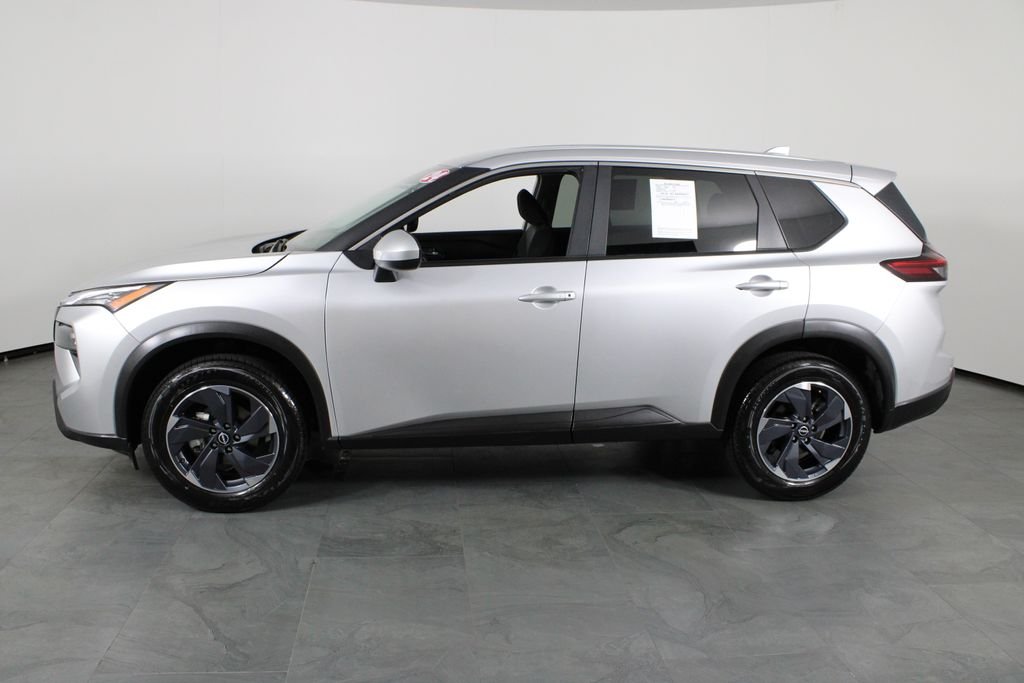2024 Nissan Rogue SV - Photo 11