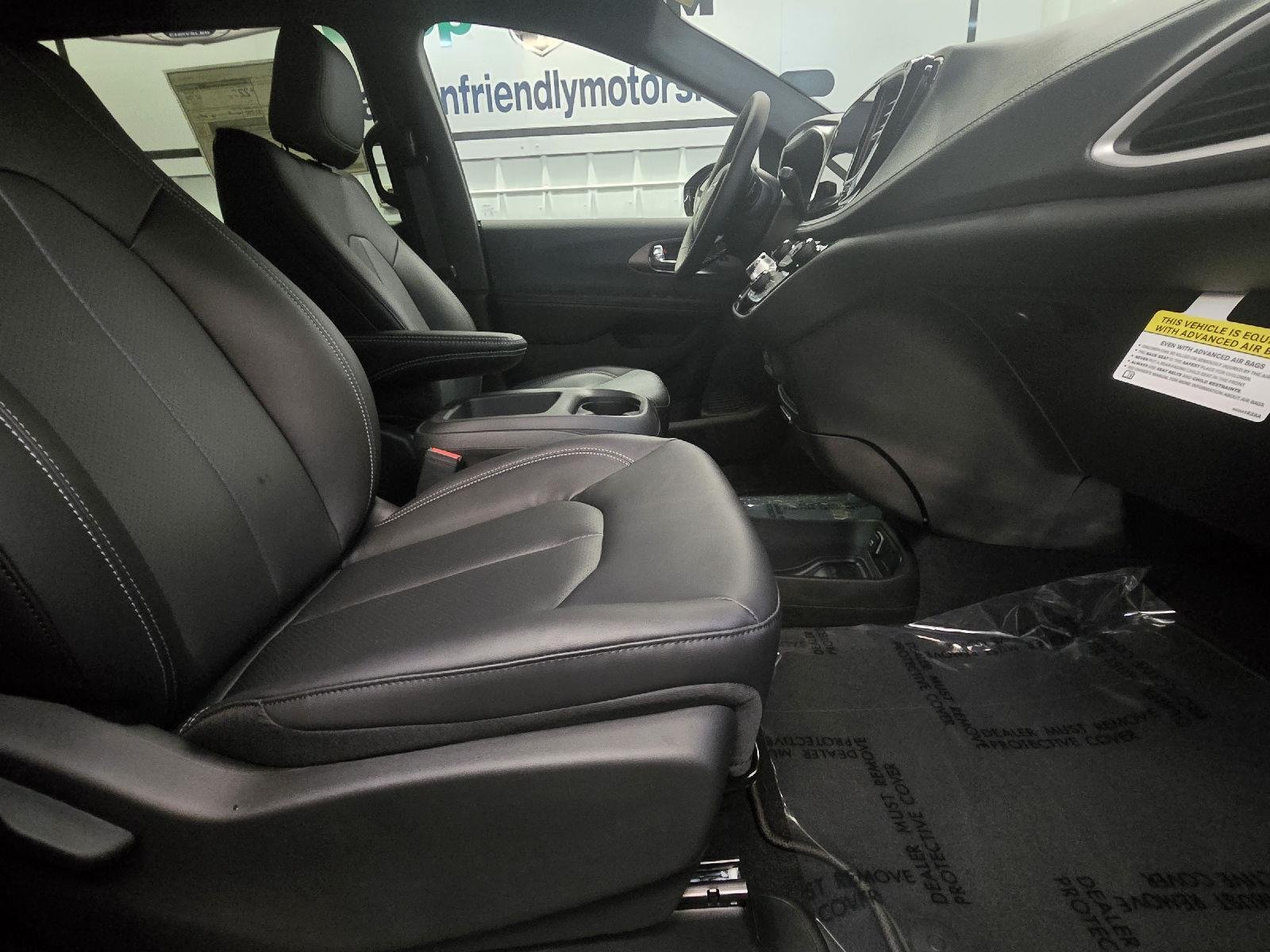 2026 Chrysler Pacifica Select - Photo 32