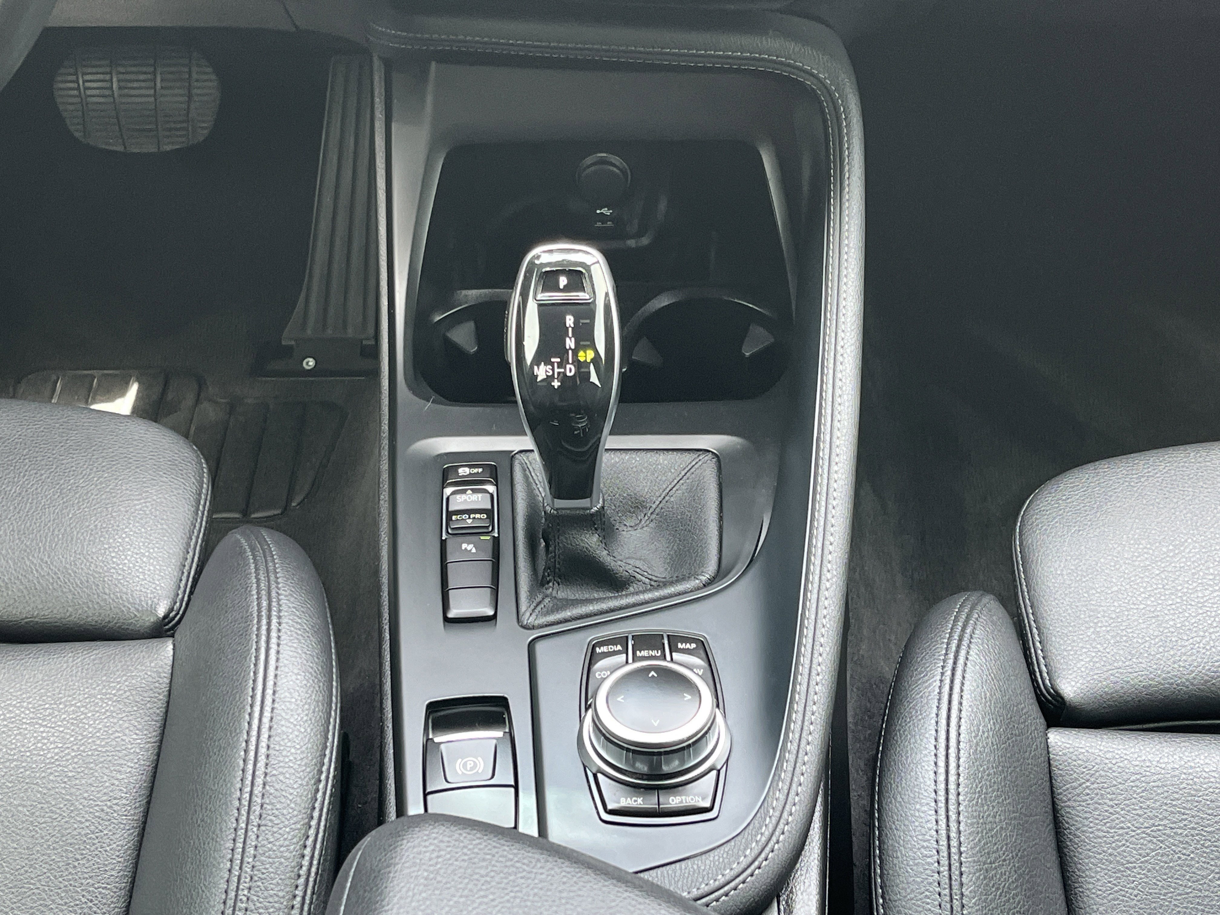 Used 2020 Jet Black BMW sDrive28i image 7