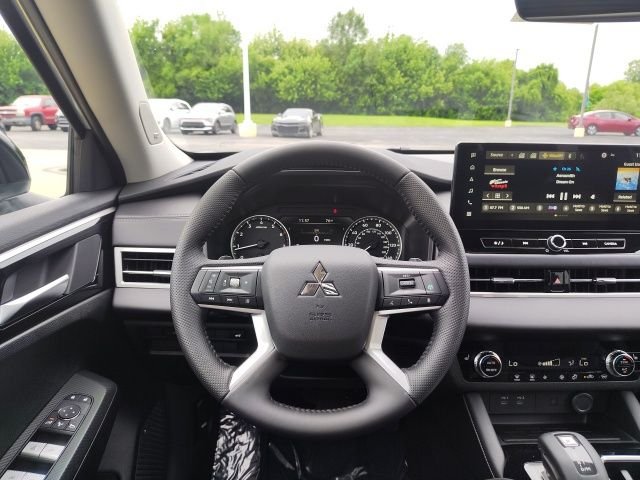 New 2025 White Mitsubishi Trail Edition image 15