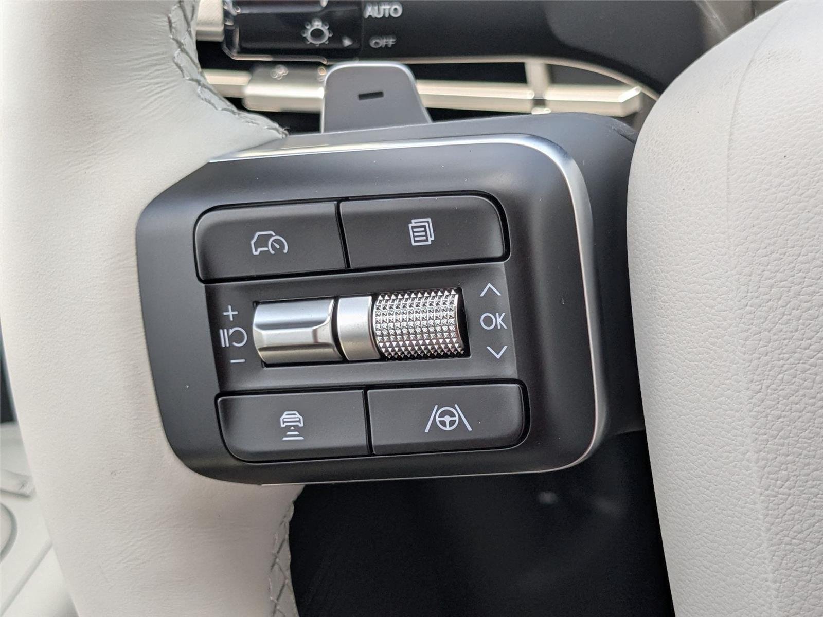 New 2026 Shimmering Silver Hyundai SEL image 12